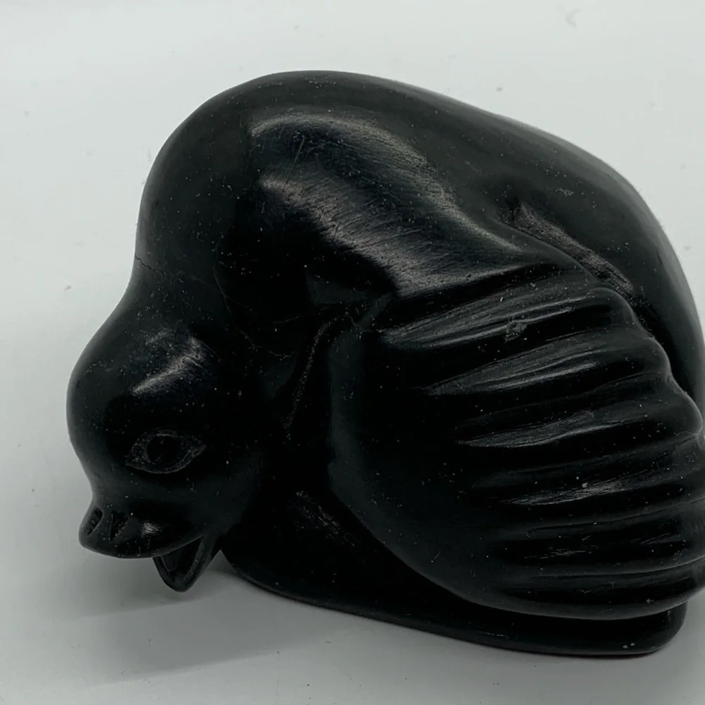Vintage Figurative Canadian Eskimo Art Inuit Canada Soapstone Carving of Seal  - Picture 2 of 8